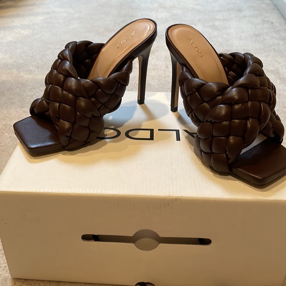 Open toes Braided Sandals - Picture 2 of 6